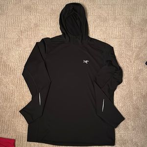 Arcteryx men’s hooded long sleeve shirt size medium black